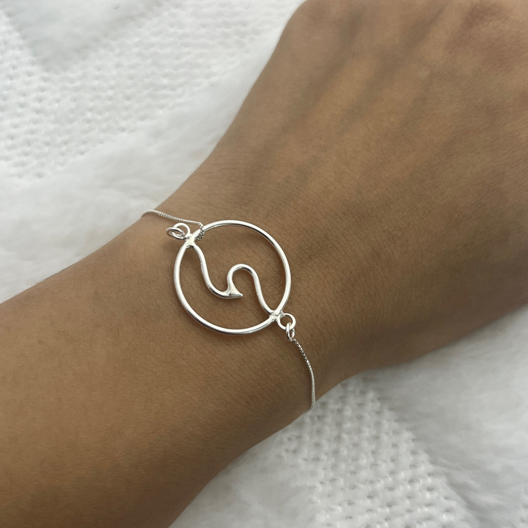 Compra en línea una pulsera con una gran ola del mar 💯 PLATA 925 💎 en Costa Rica 🇨🇷 de Nicola Joyería