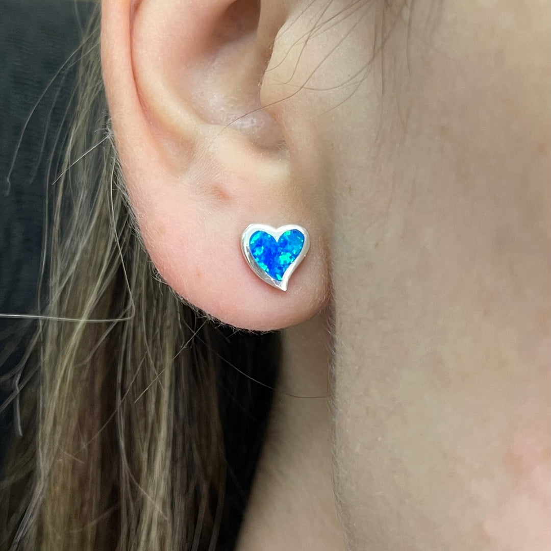 Compra online unos hermosos de aretes en forma de corazón con ópalo 💙 en Costa Rica 🇨🇷