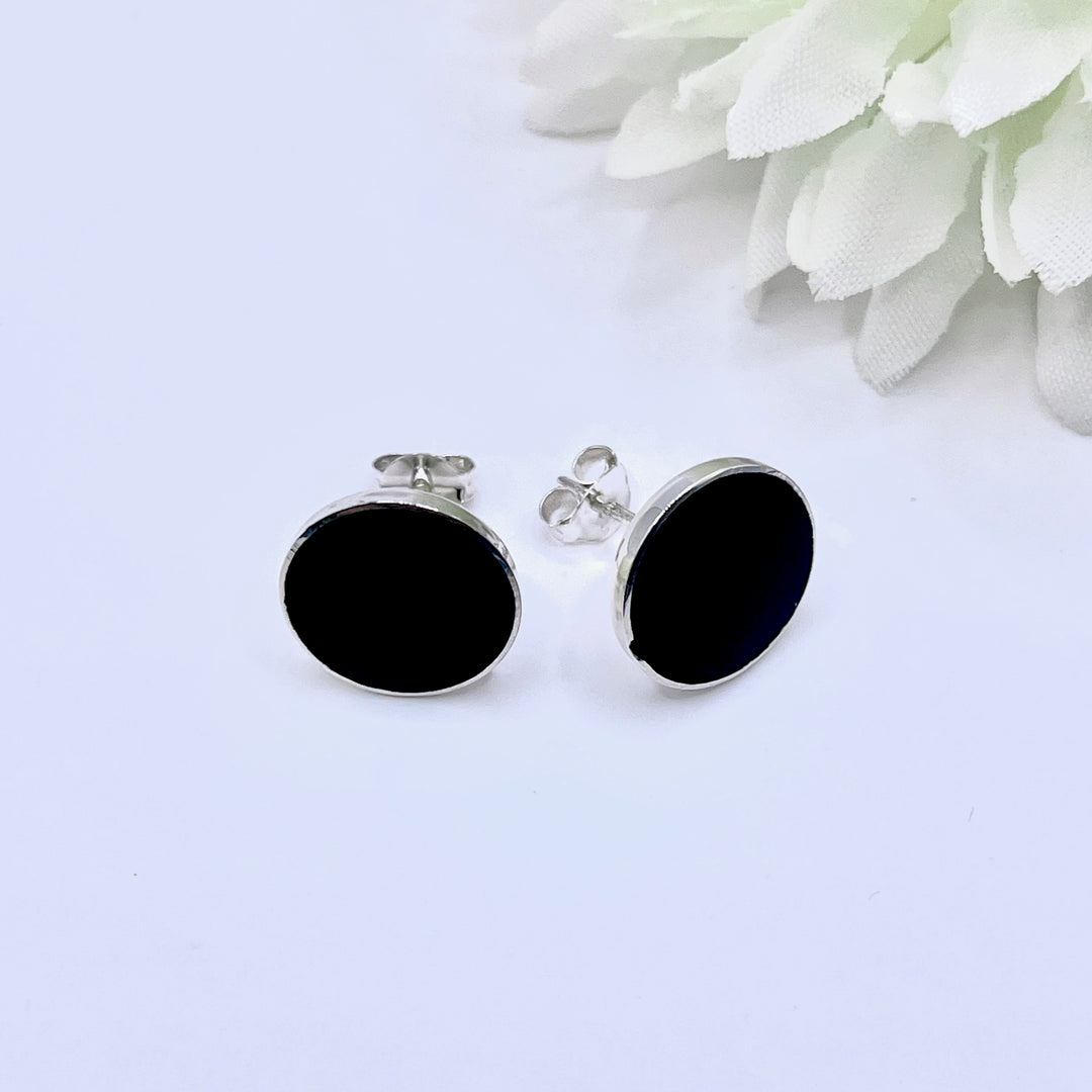 Compra online unos hermosos de aretes redondos con la piedra ónix ⚫️ en Costa Rica 🇨🇷