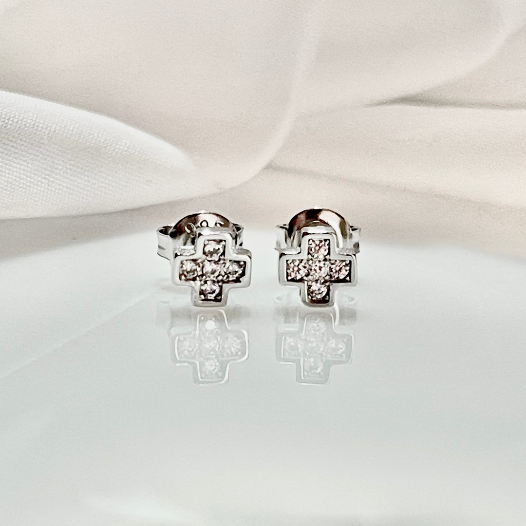 Aretes Plata Mini Cruz ✝️ 6MM | Nicola Joyería 